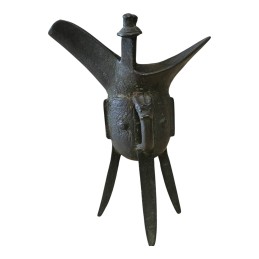 ancien récipient à vin...